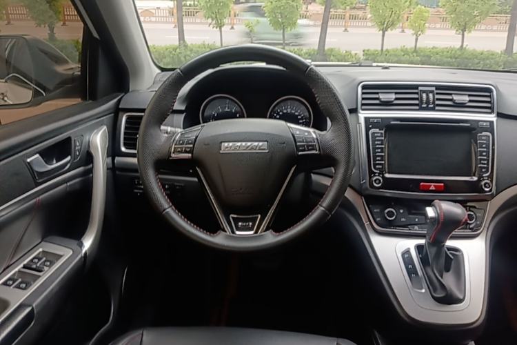 Used Haval M6 2018 Revised Version 1.5T DCT Two-Wheel Drive Elite Edition Steering Wheel
