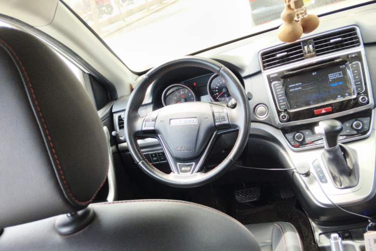 Used Haval M6 2018 Revised Version 1.5T DCT Two-Wheel Drive Elite Edition Steering Wheel