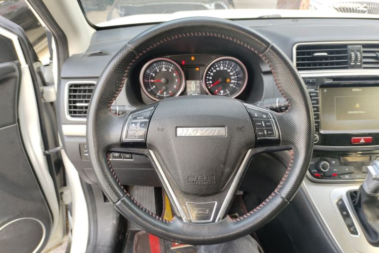 Used Haval M6 2018 Revised Version 1.5T DCT Two-Wheel Drive Elite Edition Steering Wheel