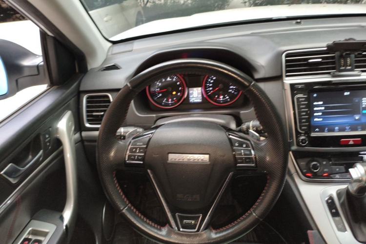 Used Haval M6 2018 Revised Version 1.5T DCT Two-Wheel Drive Elite Edition Steering Wheel
