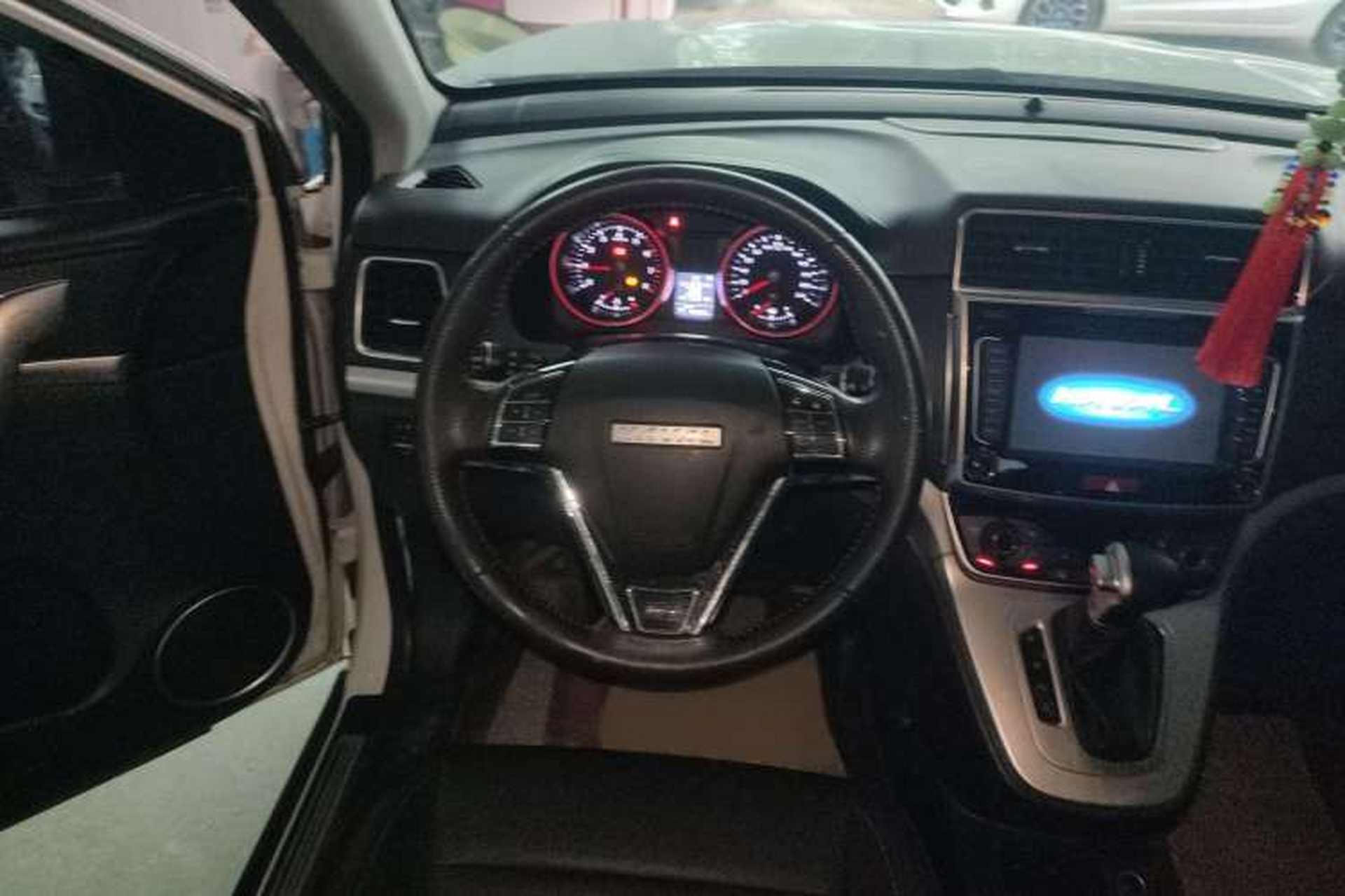 Used Haval M6 2018 Revised Version 1.5T DCT Two-Wheel Drive Elite Edition Steering Wheel