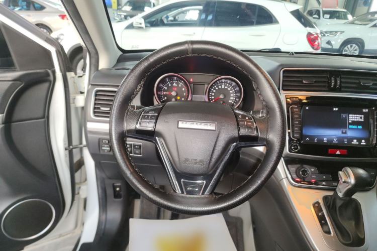 Used Haval M6 2018 Revised Version 1.5T DCT Two-Wheel Drive Elite Edition Steering Wheel