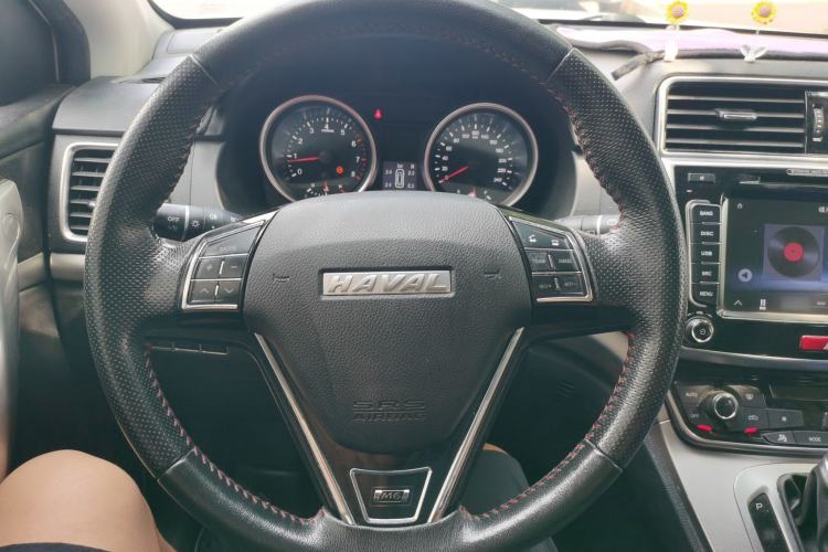 Used Haval M6 2018 Revised Version 1.5T DCT Two-Wheel Drive Elite Edition Steering Wheel