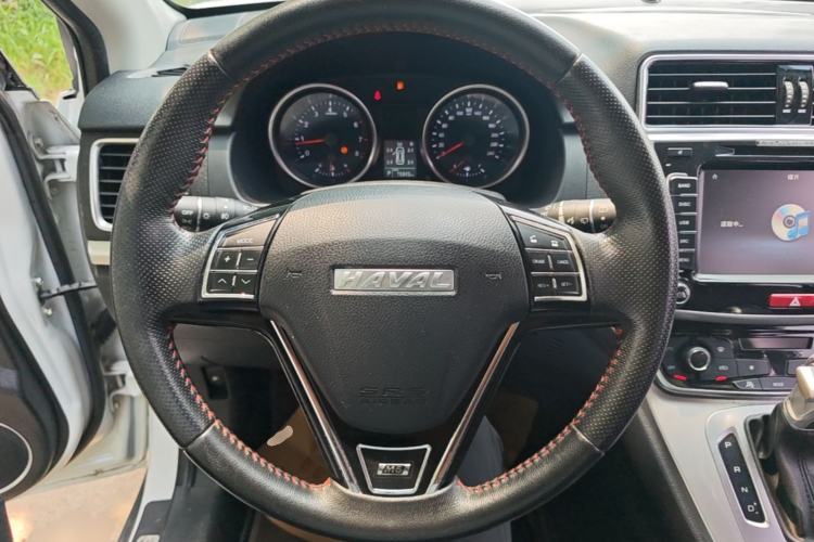 Used Haval M6 2018 Revised Version 1.5T DCT Two-Wheel Drive Elite Edition Steering Wheel
