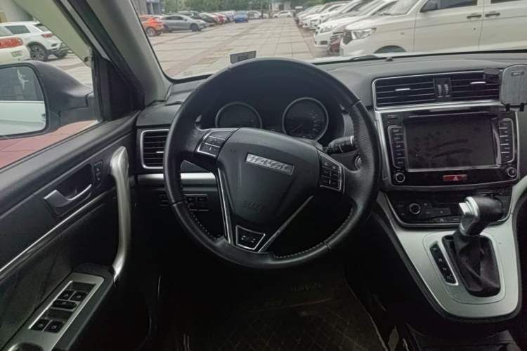 Used Haval M6 2018 Revised Version 1.5T DCT Two-Wheel Drive Elite Edition Steering Wheel