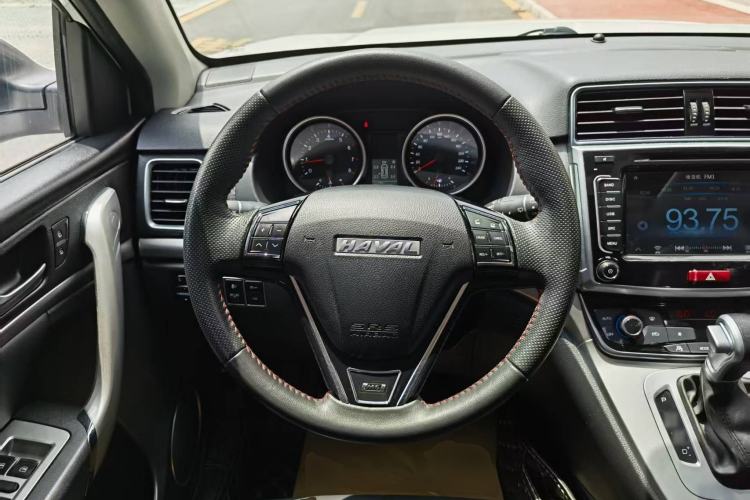 Used Haval M6 2018 Revised Version 1.5T DCT Two-Wheel Drive Elite Edition Steering Wheel