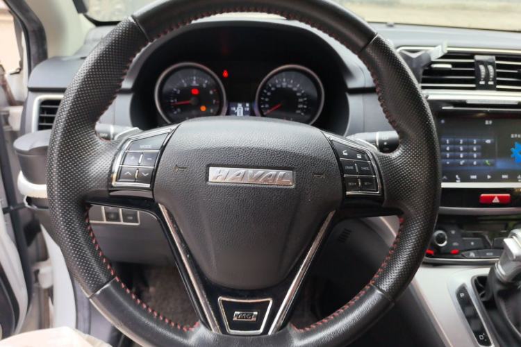 Used Haval M6 2018 Revised Version 1.5T DCT Two-Wheel Drive Elite Edition Steering Wheel