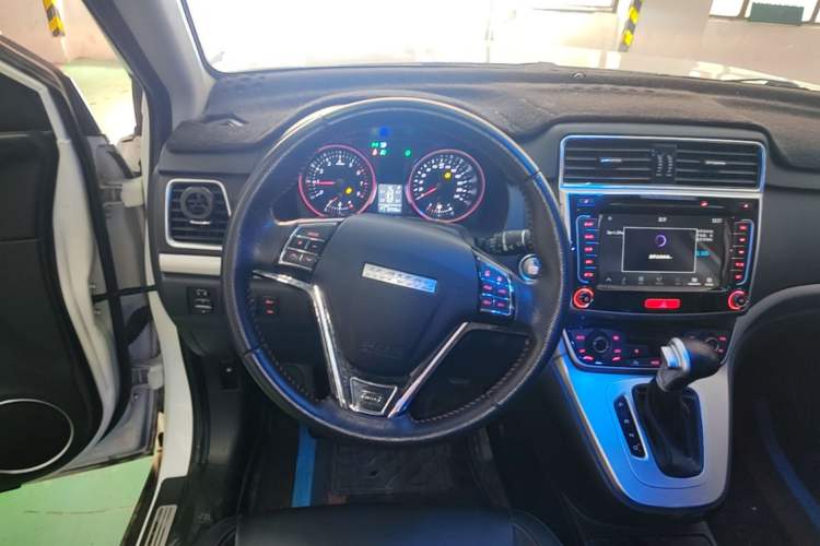Used Haval M6 2018 Revised Version 1.5T DCT Two-Wheel Drive Elite Edition Steering Wheel