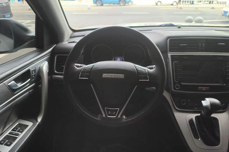 Used Haval M6 2018 Revised Version 1.5T DCT Two-Wheel Drive Elite Edition Steering Wheel