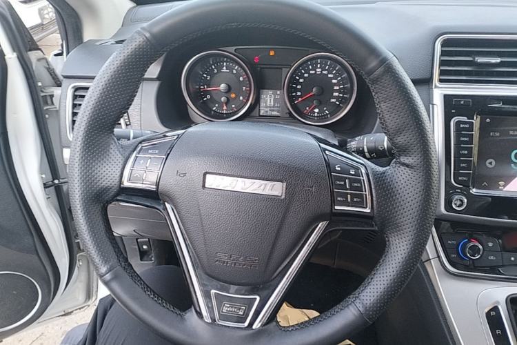Used Haval M6 2018 Revised Version 1.5T DCT Two-Wheel Drive Elite Edition Steering Wheel