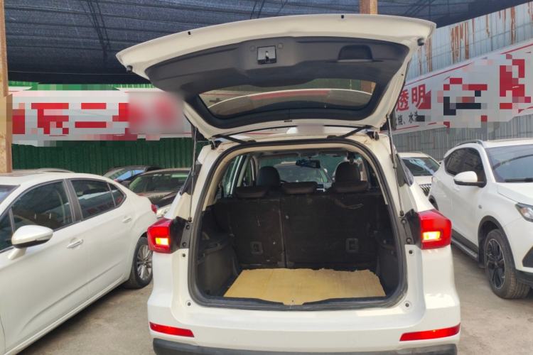 Used Haval M6 2018 Revised Version 1.5T DCT Two-Wheel Drive Elite Edition Trunk