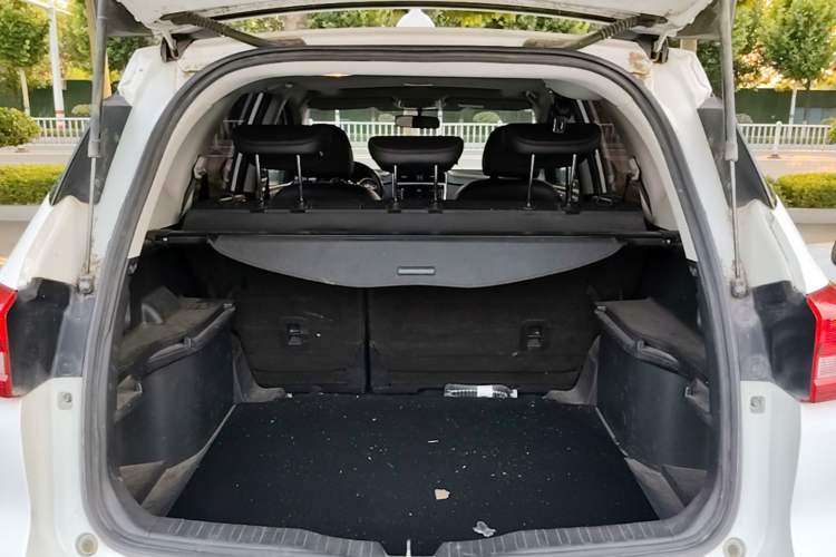 Used Haval M6 2018 Revised Version 1.5T DCT Two-Wheel Drive Elite Edition Trunk