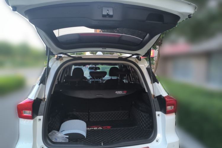 Used Haval M6 2018 Revised Version 1.5T DCT Two-Wheel Drive Elite Edition Trunk