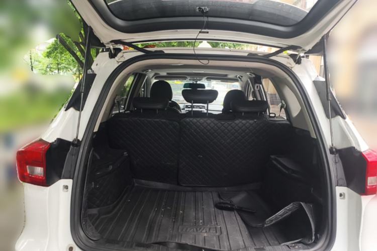 Used Haval M6 2018 Revised Version 1.5T DCT Two-Wheel Drive Elite Edition Trunk