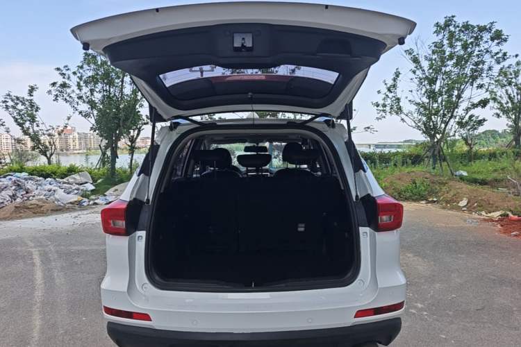 Used Haval M6 2018 Revised Version 1.5T DCT Two-Wheel Drive Elite Edition Trunk