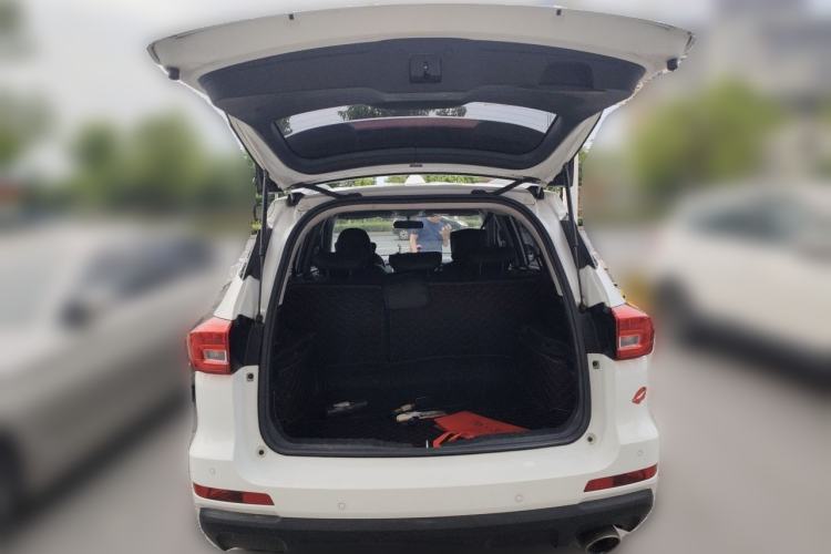 Used Haval M6 2018 1.5T Manual Two-Wheel Drive Elite Model Trunk