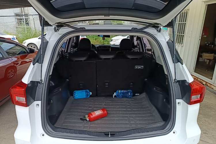 Used Haval M6 2018 1.5T DCT Two-Wheel Drive Elite Model Trunk