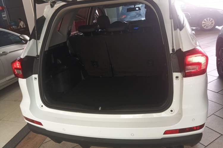 Used Haval M6 2018 Revised Version 1.5T DCT Two-Wheel Drive Elite Edition Trunk