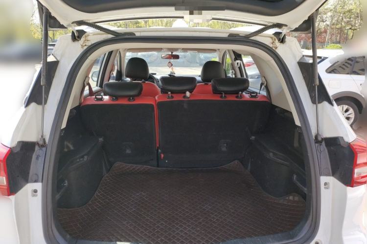 Used Haval M6 2018 Revised Version 1.5T DCT Two-Wheel Drive Urban Style Trunk