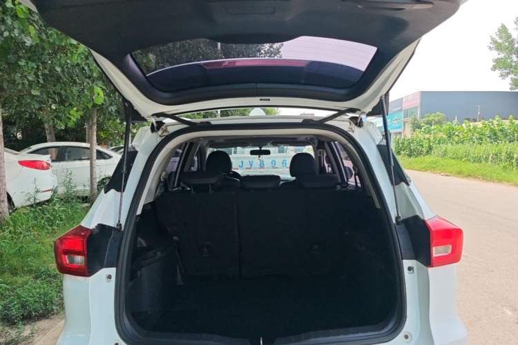 Used Haval M6 2018 Revised Version 1.5T DCT Two-Wheel Drive Elite Edition Trunk