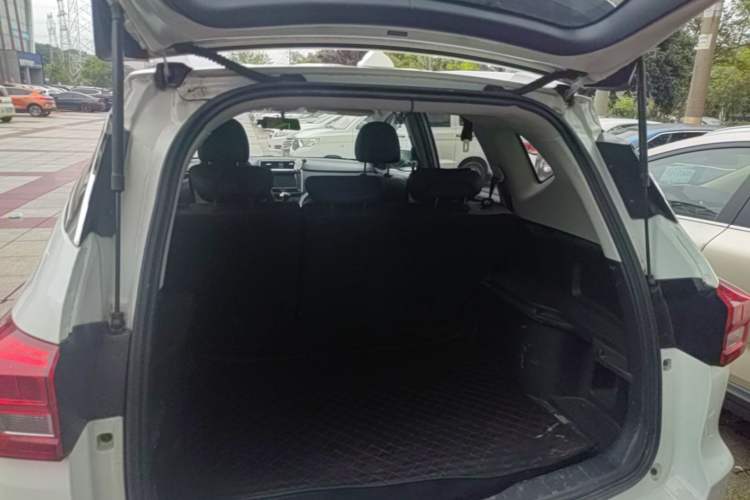 Used Haval M6 2018 Revised Version 1.5T DCT Two-Wheel Drive Elite Edition Trunk