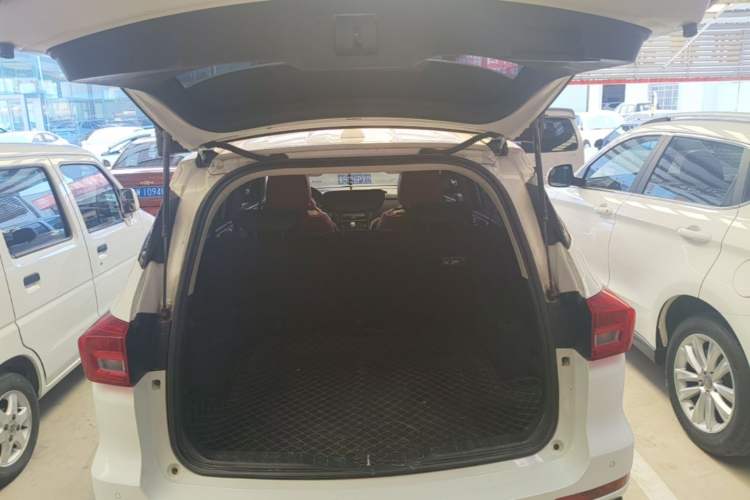 Used Haval M6 2018 1.5T Manual Two-Wheel Drive Elite Model Trunk