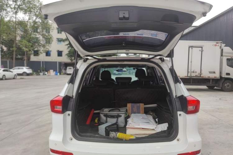 Used Haval M6 2018 1.5T Manual Two-Wheel Drive Elite Model Trunk