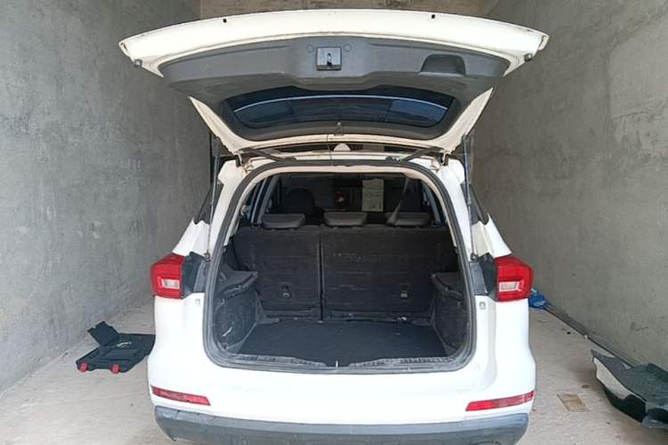 Used Haval M6 2018 1.5T Manual Two-Wheel Drive Elite Model Trunk