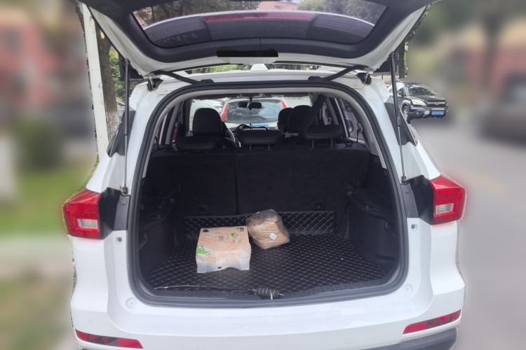 Used Haval M6 2018 Revised Version 1.5T DCT Two-Wheel Drive Elite Edition Trunk