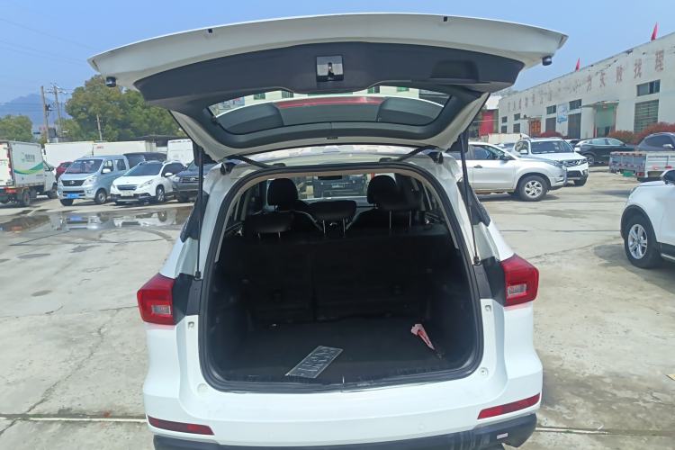 Used Haval M6 2018 Revised Version 1.5T DCT Two-Wheel Drive Elite Edition Trunk