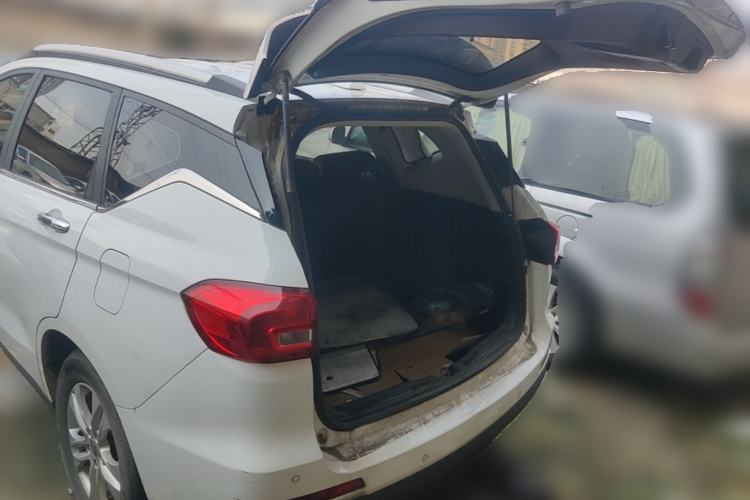 Used Haval M6 2018 Revised Version 1.5T DCT Two-Wheel Drive Elite Edition Trunk
