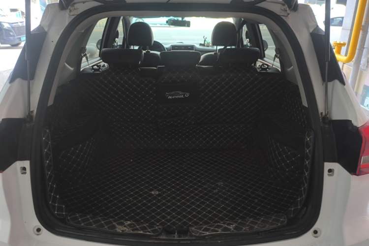 Used Haval M6 2018 Revised Version 1.5T DCT Two-Wheel Drive Elite Edition Trunk