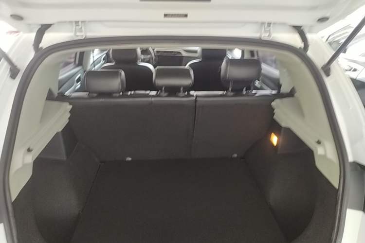 Used Haval M6 2018 Revised Version 1.5T DCT Two-Wheel Drive Elite Edition Trunk