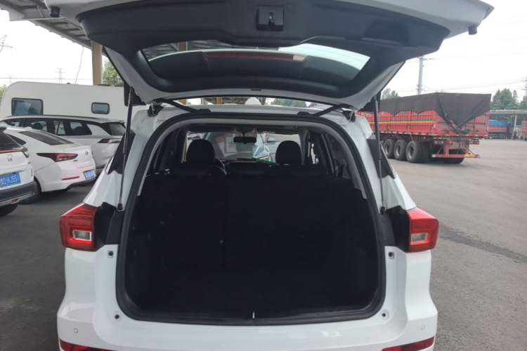 Used Haval M6 2018 Revised Version 1.5T DCT Two-Wheel Drive Elite Edition Trunk