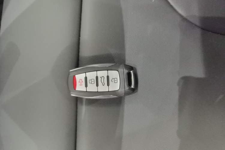 Used Haval M6 2018 1.5T Manual Two-Wheel Drive Elite Model Vehicle Key