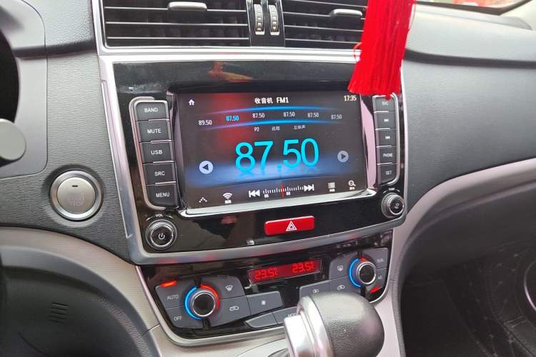 Used Haval M6 2019 1.5T DCT Two-Wheel Drive Value Edition China VI Standard Audio And AC Panel