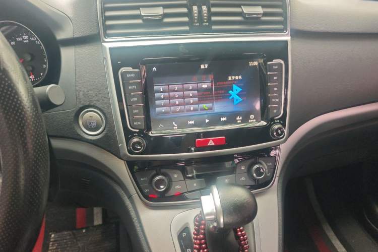 Used Haval M6 2019 1.5T DCT Two-Wheel Drive Value Edition China VI Standard Audio And AC Panel