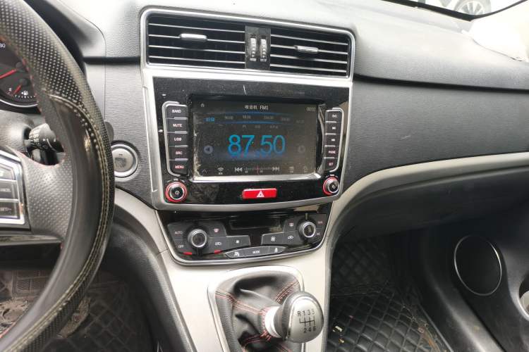Used Haval M6 2019 1.5T Manual Two-Wheel Drive Elite Version China VI Standard Audio And AC Panel