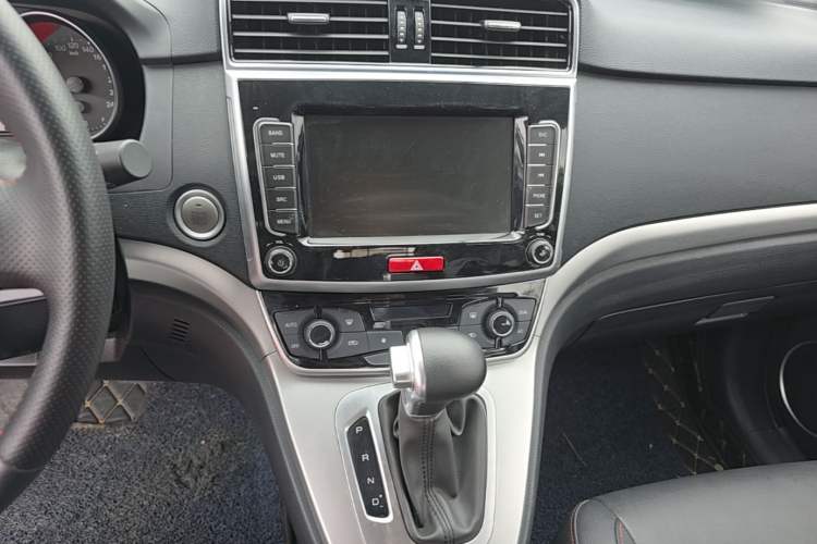 Used Haval M6 2019 1.5T DCT Two-Wheel Drive Elite Version China VI Standard Audio And AC Panel