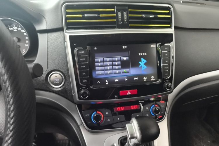 Used Haval M6 2019 1.5T DCT Two-Wheel Drive Elite Version China VI Standard Audio And AC Panel