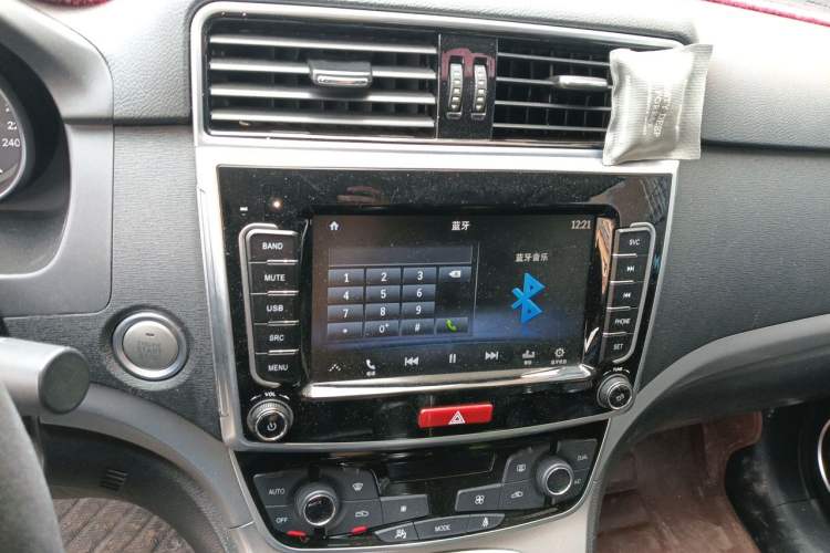 Used Haval M6 2019 1.5T Manual Two-Wheel Drive Urban Version China VI Standard Audio And AC Panel