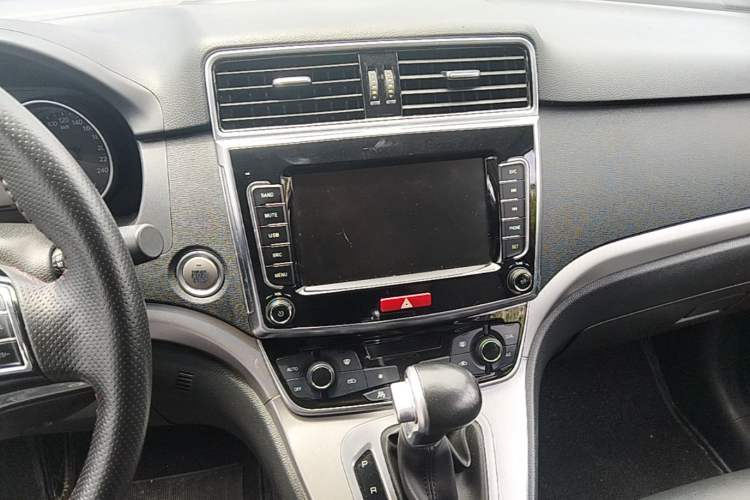 Used Haval M6 2019 1.5T DCT Two-Wheel Drive Elite Version China VI Standard Audio And AC Panel