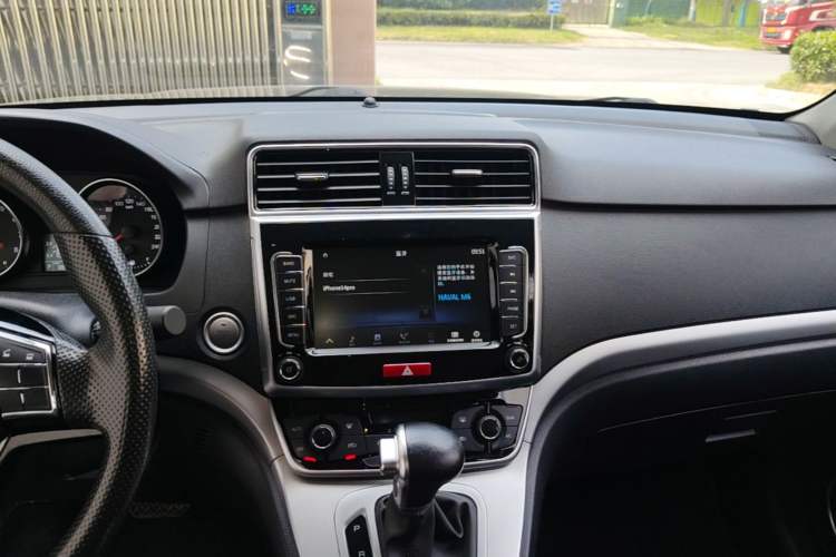 Used Haval M6 2019 1.5T DCT Two-Wheel Drive Value Edition China VI Standard Audio And AC Panel