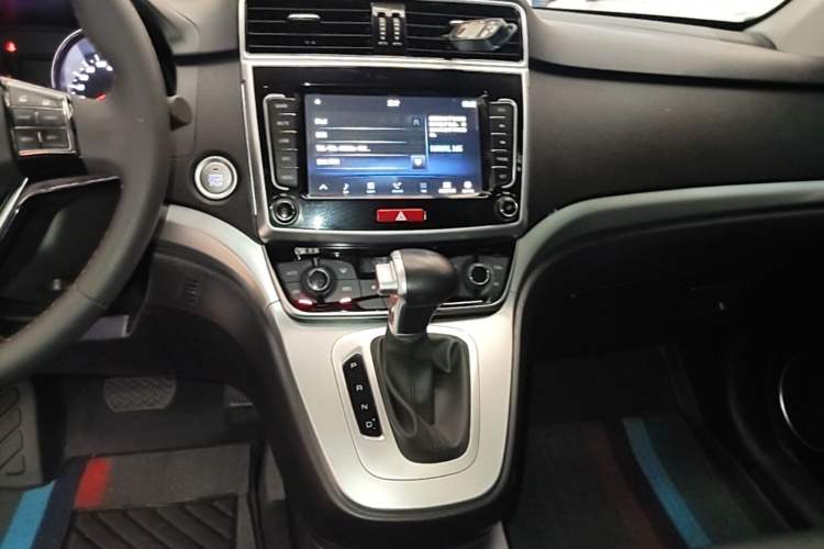 Used Haval M6 2019 1.5T DCT Two-Wheel Drive Elite Version China VI Standard Audio And AC Panel