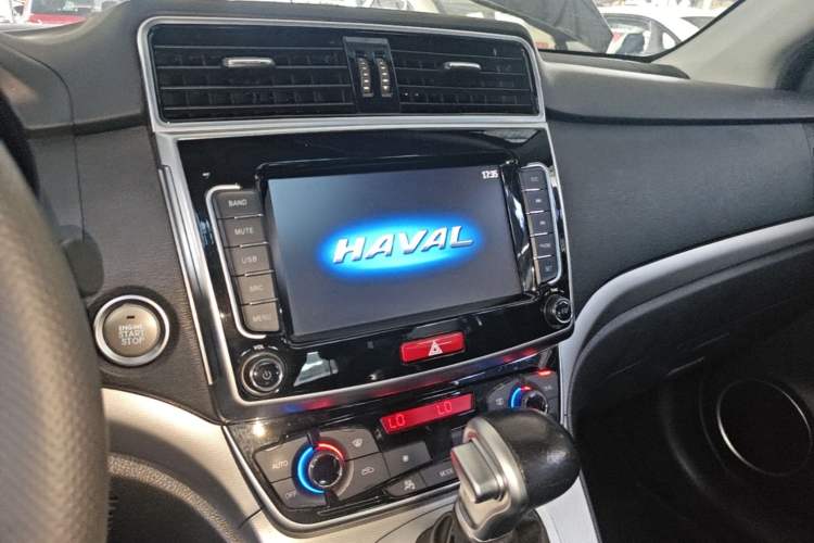 Used Haval M6 2019 1.5T DCT Two-Wheel Drive Elite Version China V Standard Audio And AC Panel