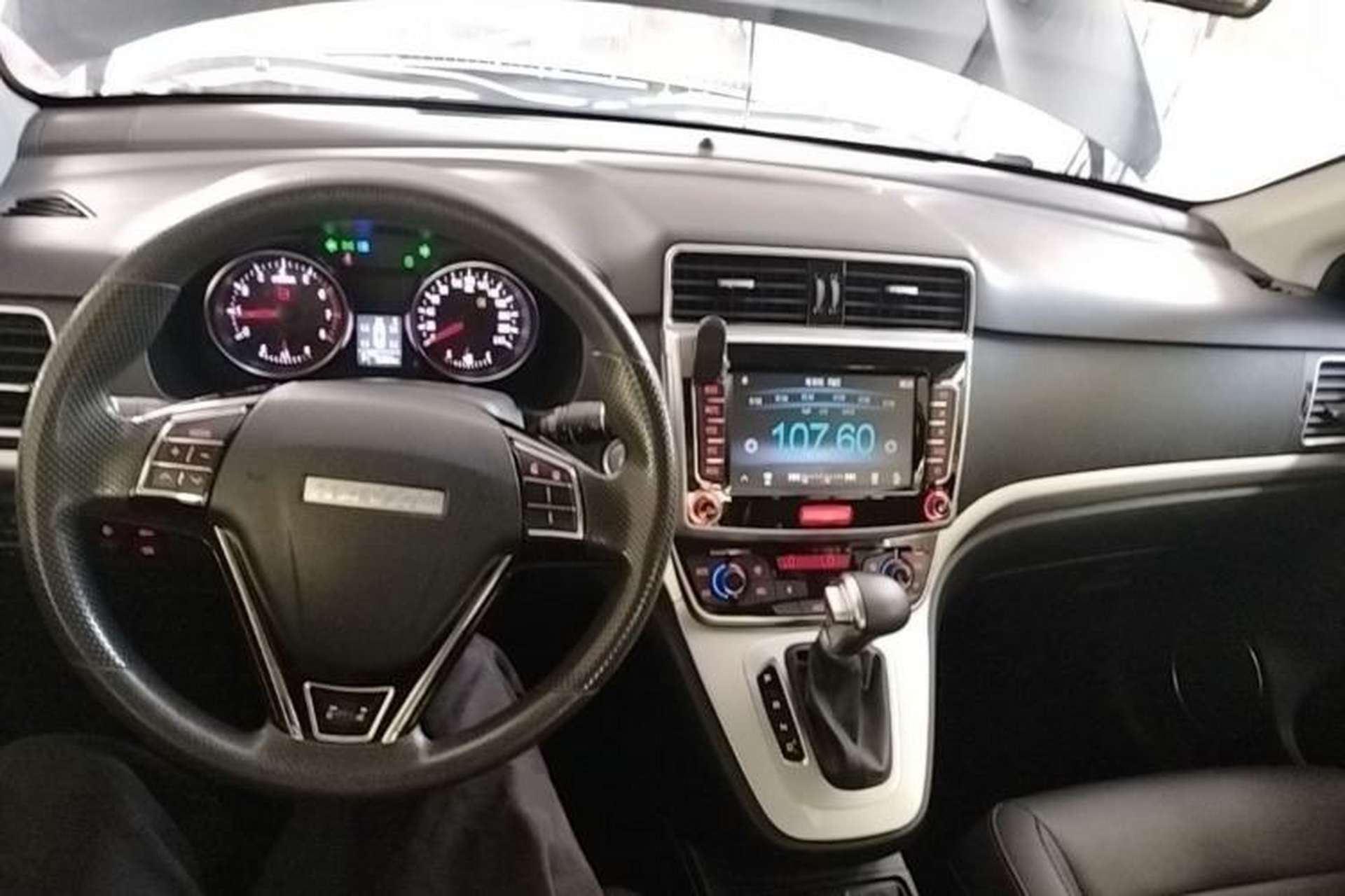 Used Haval M6 2019 1.5T DCT Two-Wheel Drive Value Edition China VI Standard Center Console