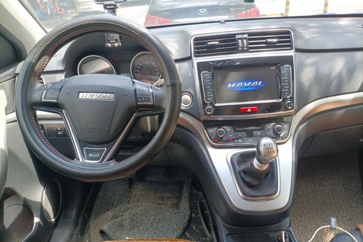 Used Haval M6 2019 1.5T Manual Two-Wheel Drive Elite Version China V Standard Center Console