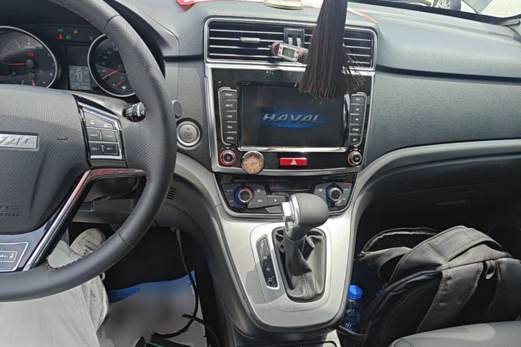 Used Haval M6 2019 1.5T DCT Two-Wheel Drive Elite Version China VI Standard Center Console