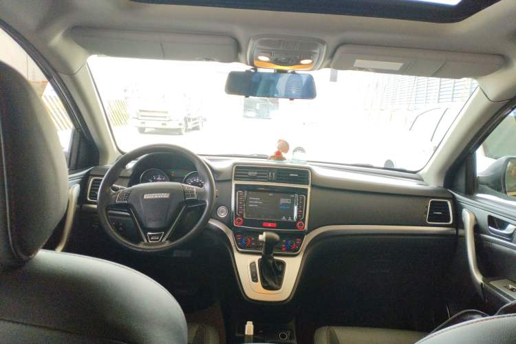 Used Haval M6 2019 1.5T DCT Two-Wheel Drive Value Edition China VI Standard Center Console