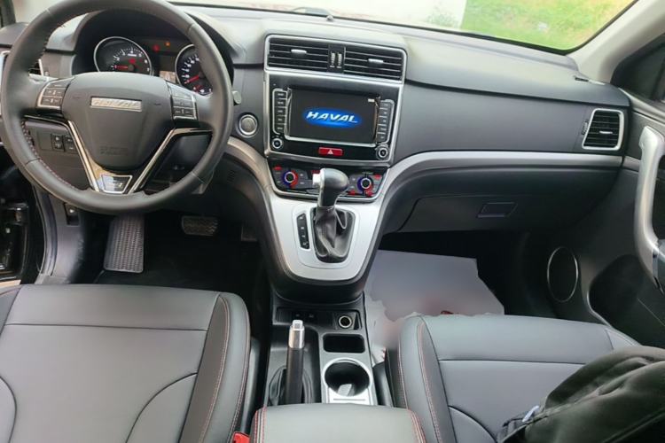Used Haval M6 2019 1.5T DCT Two-Wheel Drive Elite Version China VI Standard Center Console